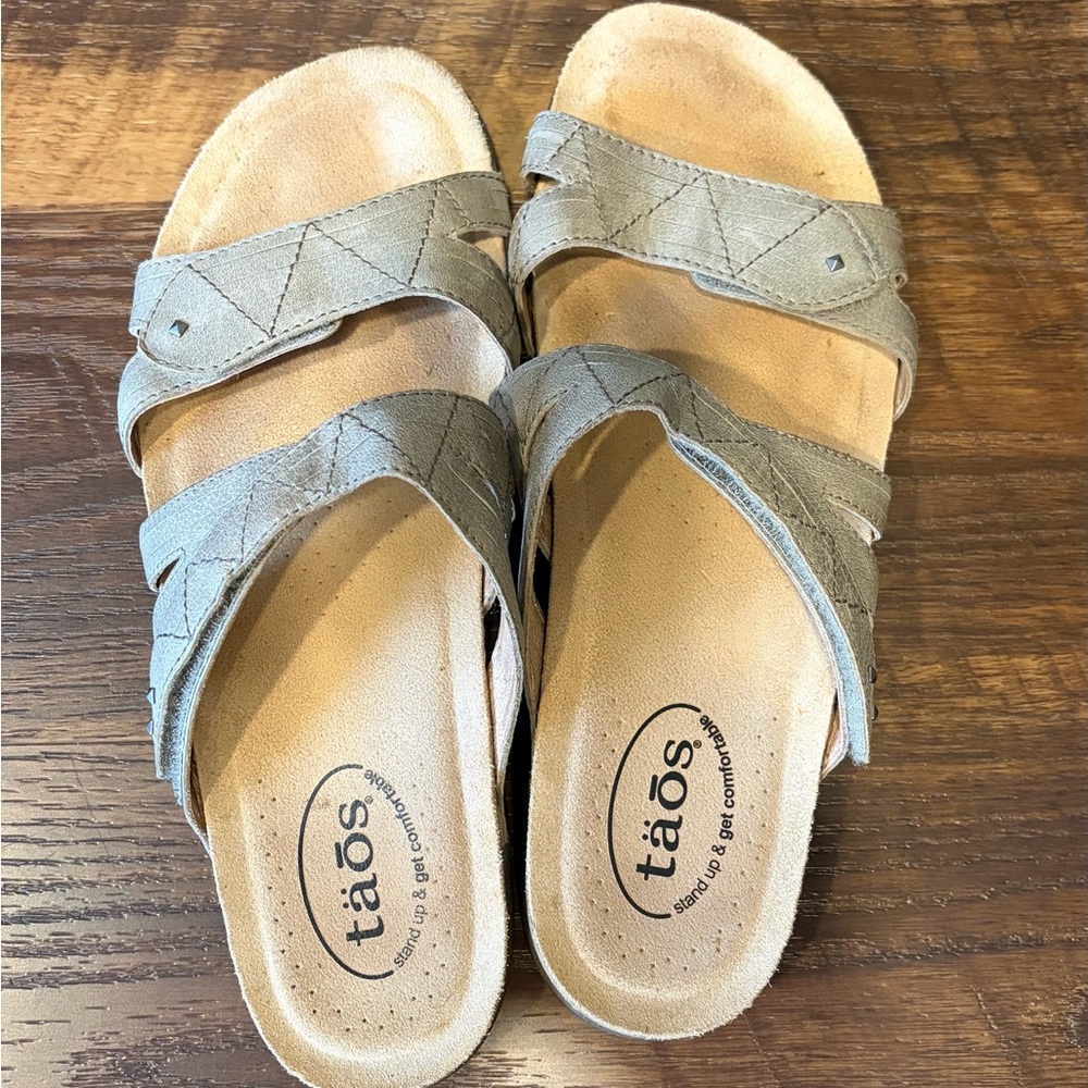 Taos Footwear Women's Taupe Sandals